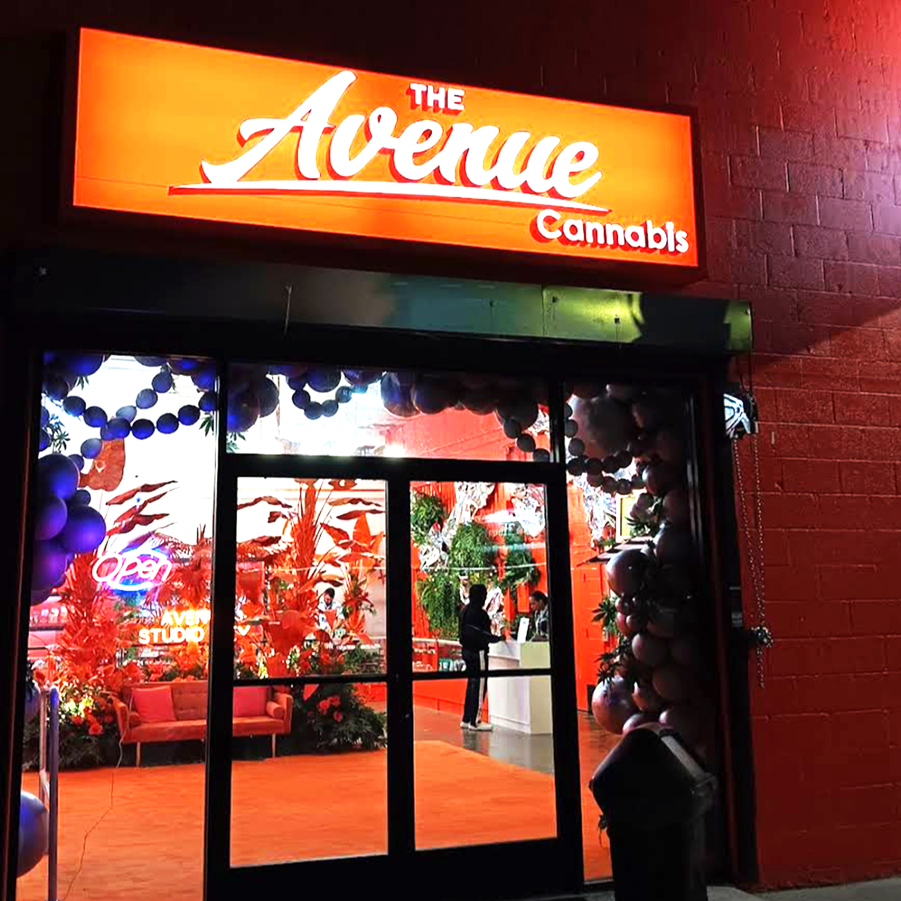 channels-boxlight-storefront-custom-made